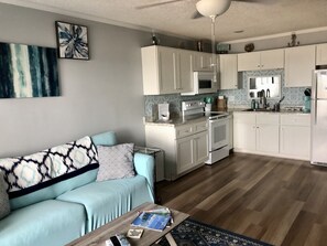 Smart-TV, Bücher, Stereoanlage