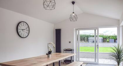 The Wee White Cottage