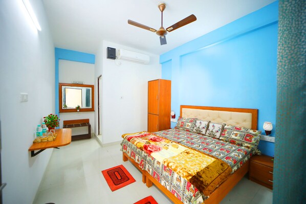 8 bedrooms, free WiFi, bed sheets