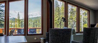 Mountain base camp, 2 bedroom, wood stove amazing views, Middle of everything