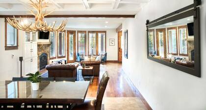 NEW Spacious bright home. Stunning Mountain Views, Close to resorts and downtown