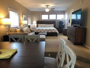 1 chambre, fer et planche à repasser, Wi-Fi gratuit, draps fournis