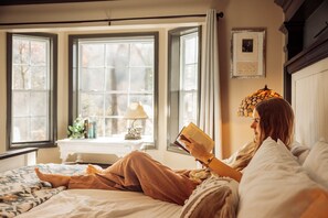 4 bedrooms, iron/ironing board, WiFi, bed sheets - Livingstone Lodge, Relax in this spacious lodge with good views and close to town (Bryson City)