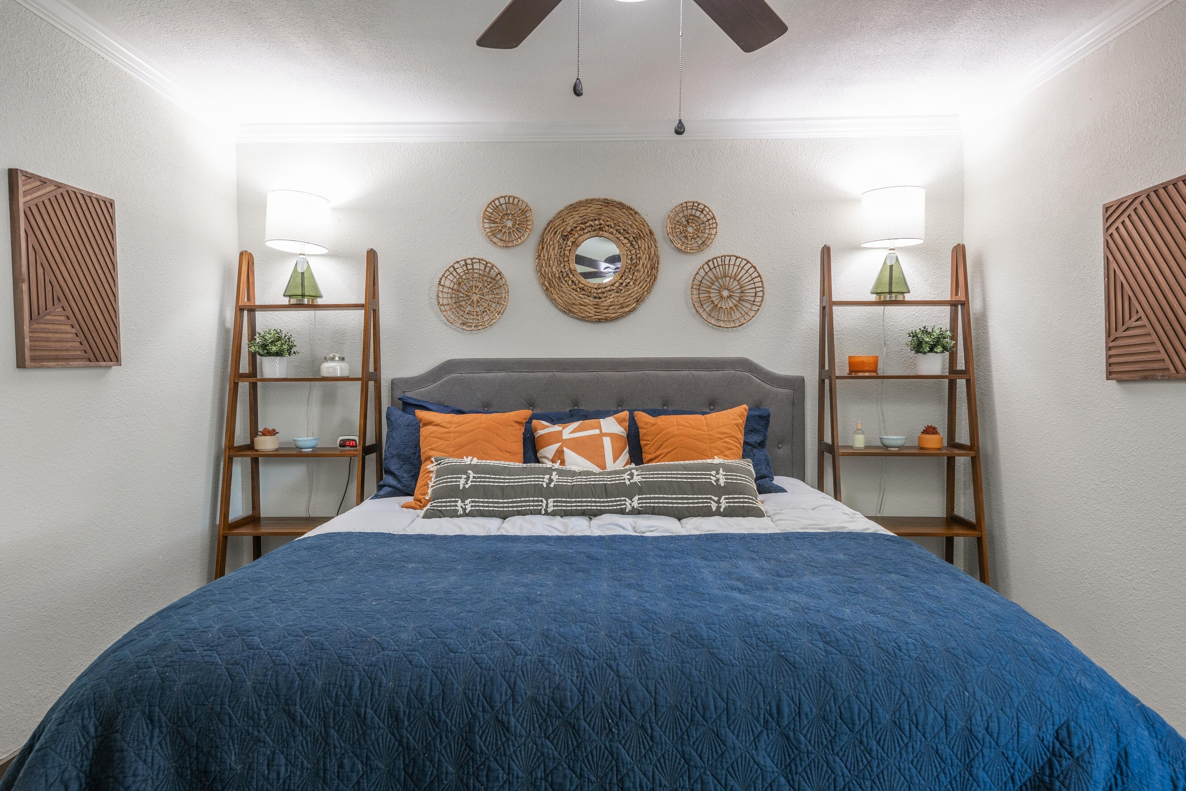 5 chambres, bureau, fer et planche à repasser, lit parapluie