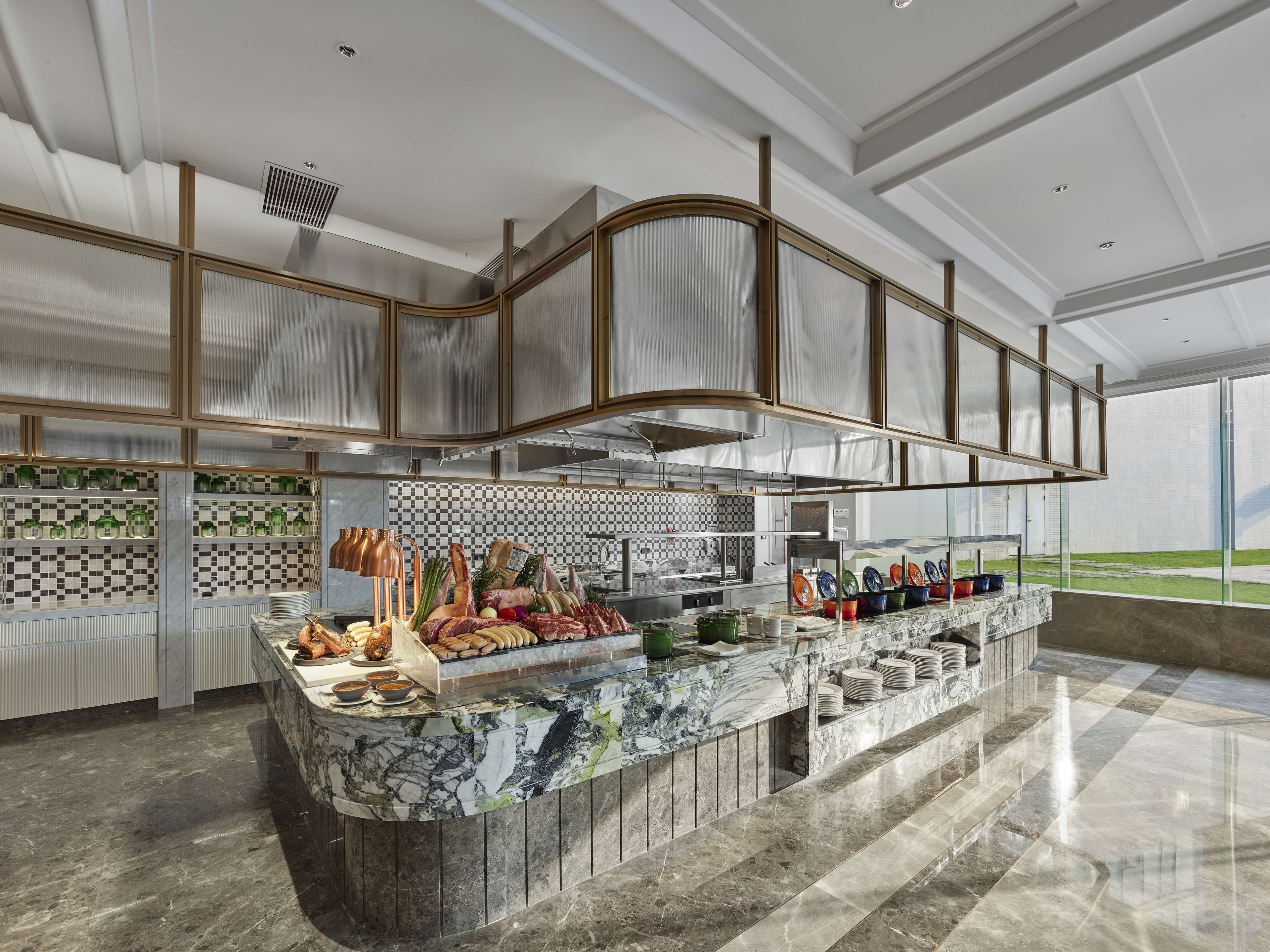 每日供应自助式早餐（每人 CNY 198）