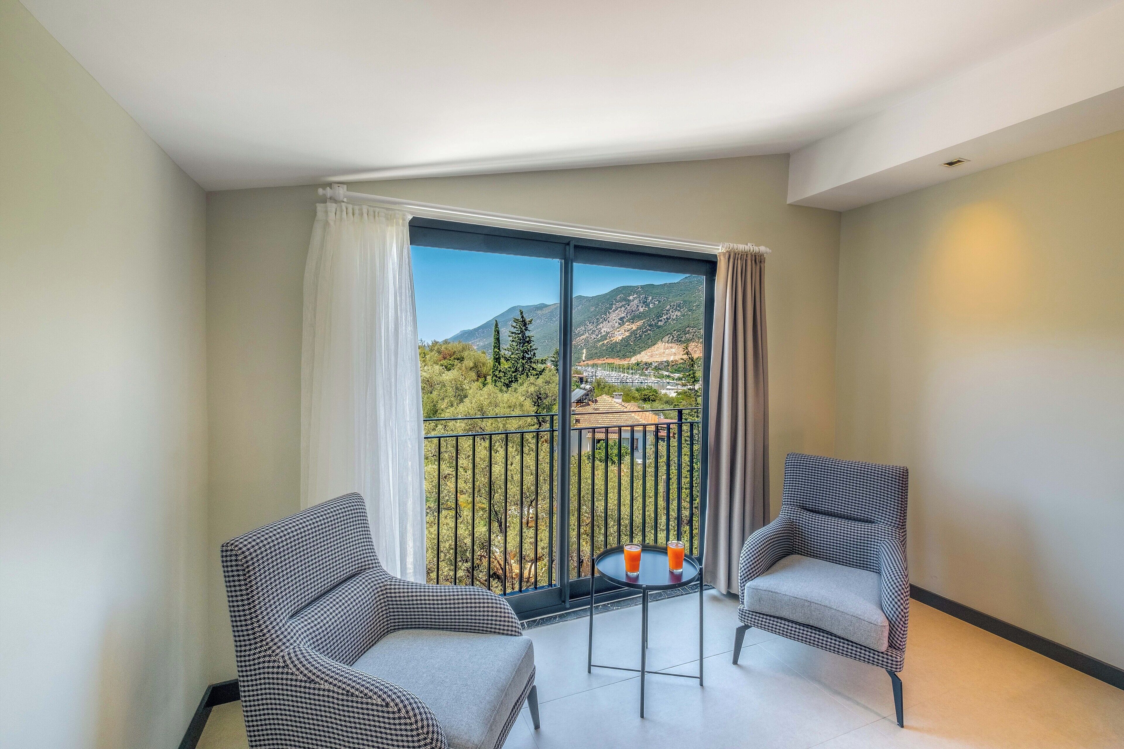 Superior-Zimmer, 1 King-Bett, Nichtraucher, Stadtblick | Wohnbereich | 40-Zoll-Smart-TV mit Satellitenempfang, Fernseher