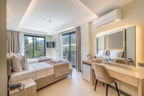 Deluxe Twin Room, Multiple Beds, Balcony, City View | Premium bedding, in-room safe, soundproofing, bed sheets - Seatown Hotel (Kas)