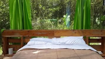 Quarto casal superior, vista para a montanha | Frigobar, individualmente decorados, individualmente mobiliados