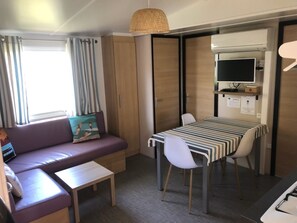 Televisie, tafelvoetbal en een tafeltennistafel