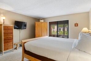 2 bedrooms, WiFi, bed sheets - Bridge End 3 Bedroom Condo #302 by RedAwning (Copper Mountain)