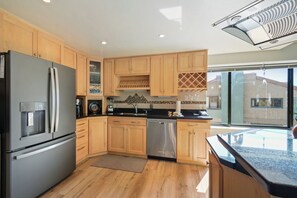 Cookware/dishes/utensils