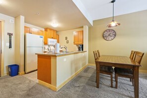 Dining - Passage Point 1 Bedroom Condo #421 by RedAwning (Copper Mountain)