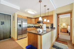 Private kitchen - Mountain Plaza 2 Bedroom Condo #325/327 by RedAwning (Copper Mountain)