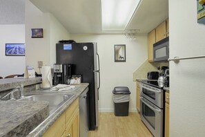 Private kitchen - Foxpine 1 Bedroom Condo #208/210 by RedAwning (Copper Mountain)