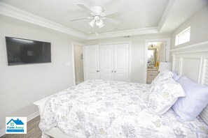 3 habitaciones, tabla de planchar con plancha, wifi y ropa de cama 