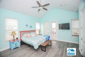 4 bedrooms, desk, iron/ironing board, free WiFi - Kalm by the Beach - Ocean View - Sleeps 14 (Surfside Beach)