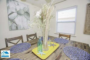 Dining - Luna's Sea -  Oceanview - Sleeps 8 (Surfside Beach)