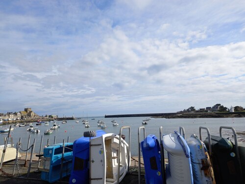 La Forge, house for 6 in the heart of Barfleur, with private parking lot