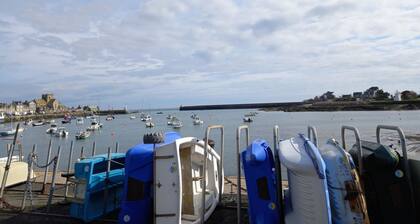 La Forge, house for 6 in the heart of Barfleur, with private parking lot