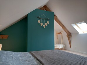 3 عدّة غرف نوم وسرير سفر وواي فاي مجانًا وملاءات أسرّة