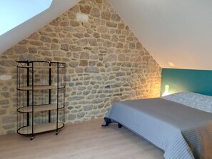 3 bedrooms, travel crib, free WiFi, bed sheets - La Forge, house for 6 in the heart of Barfleur, with private parking lot (Barfleur)