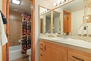 Shower, towels