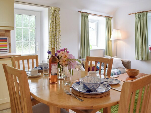 Dining - 2 bedroom accommodation in Narberth (Narberth)