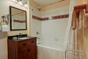 Shower, towels - Tucker Mountain 1 Bedroom + Den Condo #418 by RedAwning (Copper Mountain)