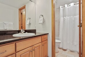 Douche, serviettes fournies