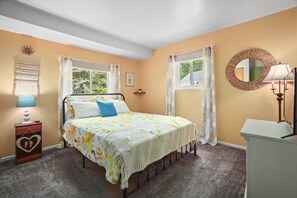 3 bedrooms, desk, iron/ironing board, travel cot