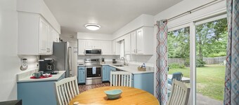 Cozy house-Near Cascades-Dog friendly-Large yard-Tranquil