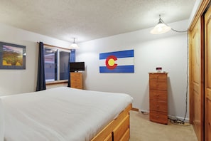 1 habitación, wifi y ropa de cama