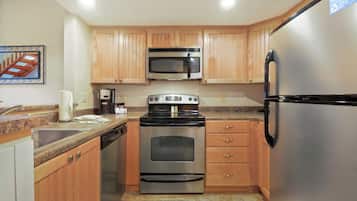 Refrigerador, horno, lavavajillas, cafetera/tetera