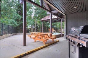 Outdoor dining - Mountain Plaza 1 Bedroom Condo #404 by RedAwning (Copper Mountain)