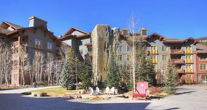 Tucker Mountain Hotel Style Room with 1 Bed #207A by RedAwning