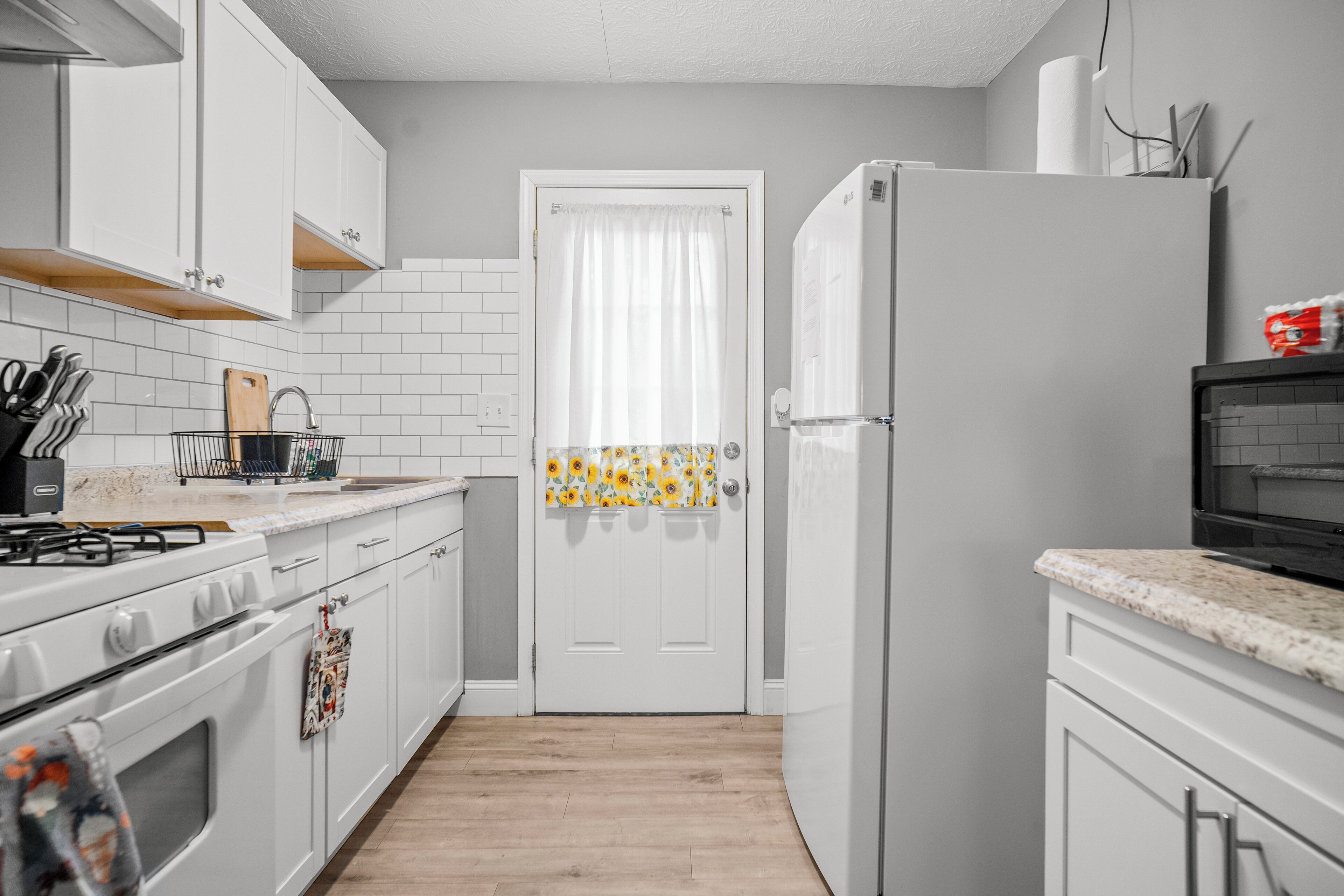 冰箱、微波炉、烤箱、炉灶