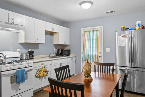 Red River Duplex - Unit 2 - 12 miles to Gorge!