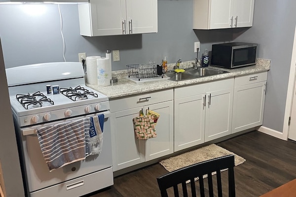 Køleskab, mikrobølgeovn, ovn, kogeplade