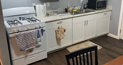 Red River Duplex - Unit 2 - 12 miles to Gorge!