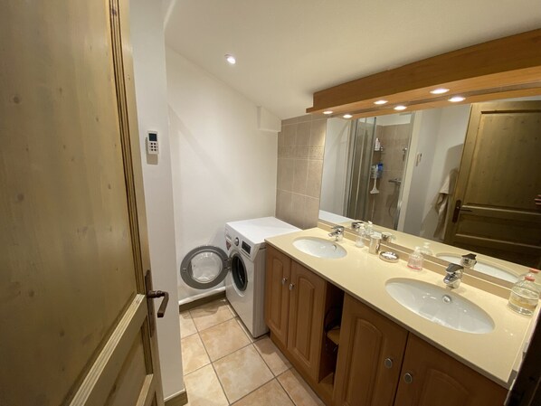 Badekar og hårføner