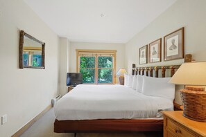 2 bedrooms, WiFi, bed sheets - Copper Springs 3 Bedroom Condo #202 by RedAwning (Copper Mountain)