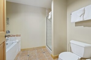 Shower, towels - Passage Point 2 Bedroom Condo #402 by RedAwning (Copper Mountain)