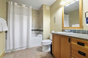 Shower, towels - Passage Point 1 Bedroom Condo #221 by RedAwning (Copper Mountain)