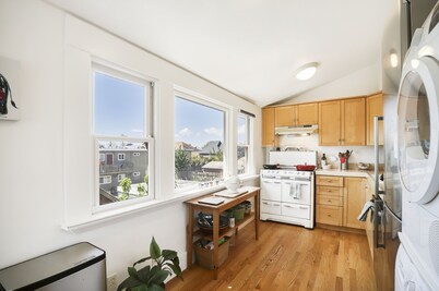 Charming top floor duplex with garden-patio.