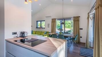 Refrigerador, microondas, horno, placa de cocina