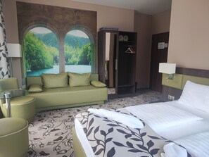 Comfort Quadruple Room, 1 Double Bed with Sofa bed | Minibar, desk, laptop workspace, soundproofing - Hotel Pruggererhof (Michaelerberg-Pruggern)