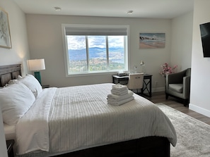 Habitación de lujo, 1 cama de matrimonio grande, vistas al lago | Ropa de cama de alta calidad y decoración individual
