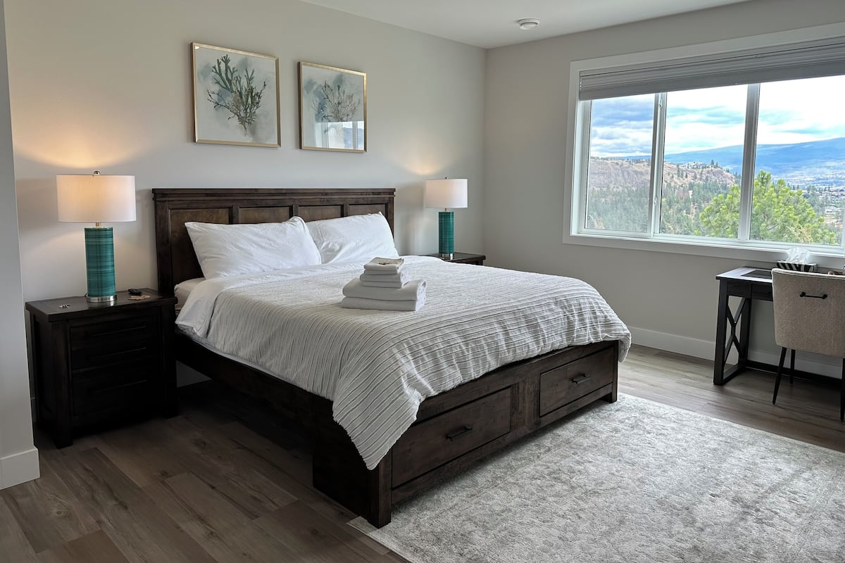 Luxury Room, 1 King Bed, Lake View | Premium bedding, individually decorated, individually furnished, desk