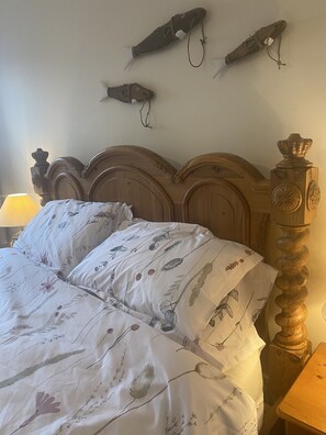 2 bedrooms, iron/ironing board, free WiFi, bed sheets - Riverbank Cottage Lake District, Double Balcony (Egremont)