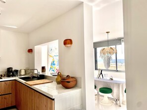 Fridge, microwave, oven, stovetop - Window on the sea (Marseille)